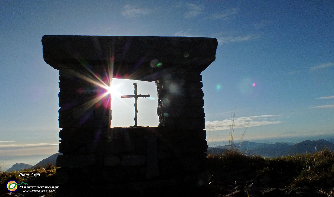 80 Piccolo altare di vetta dello Zuc di Cam (2195 m).JPG